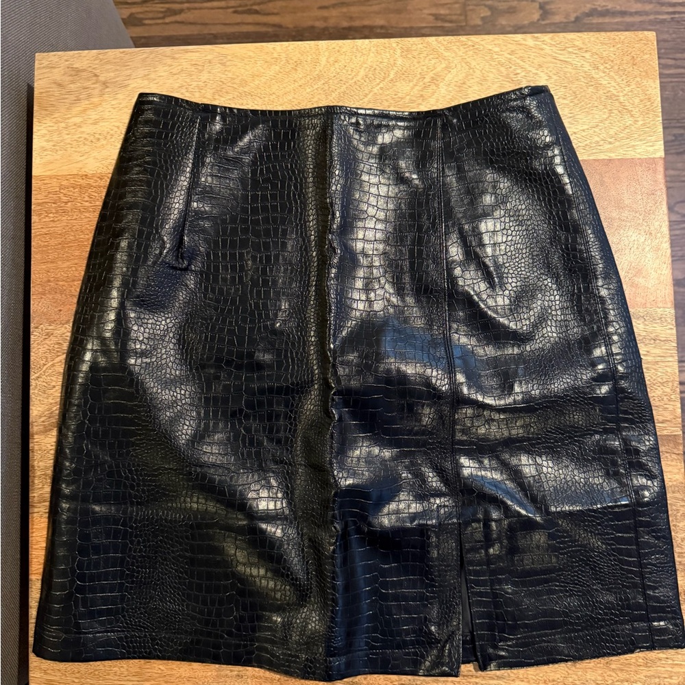 SMOKE Black Croc-Embossed Skirt - Small